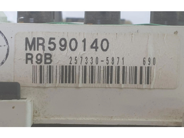 Přístrojová deska  Mitsubishi Montero 2004 MR320367, MR320367  