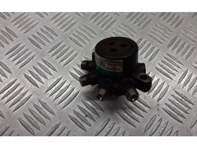 Vstřikovací lišta 8200584034   Nissan Note (E11)     