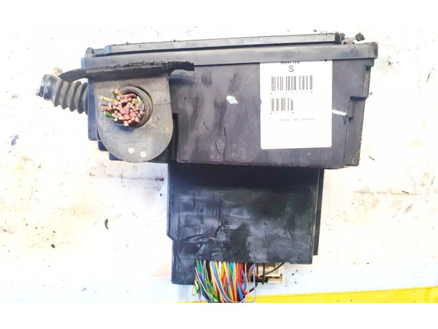 Блок предохранителей  8645328   Volvo C70    