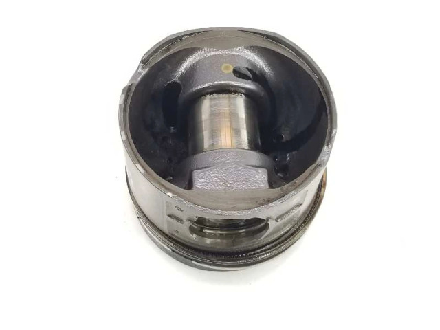 Píst 11252247502   BMW 3 E46  pro naftový motor 2.0  