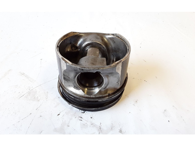 Píst    BMW 1 F20 F21  pro naftový motor 2.0  