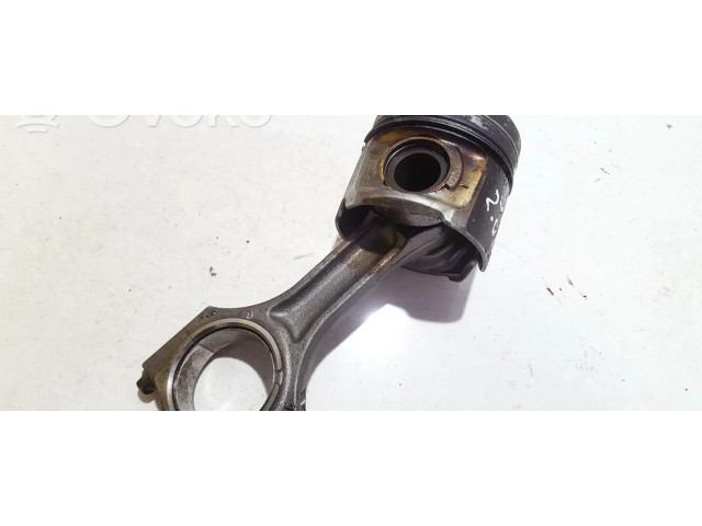 Píst    BMW 4 F32 F33  pro naftový motor 2.0  