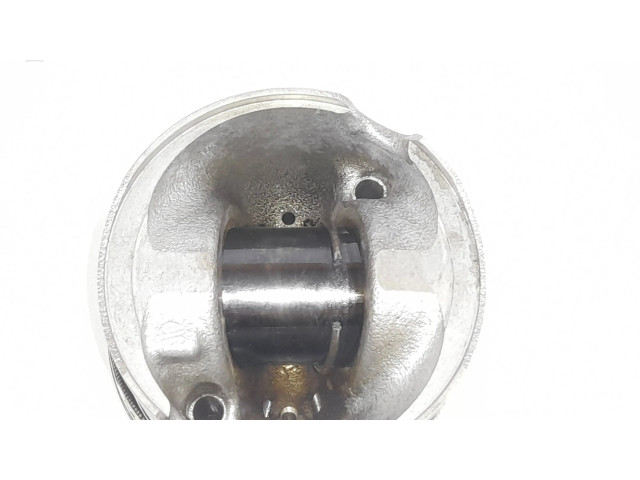Píst 0841Y   BMW 5 F10 F11  pro naftový motor 5.0  