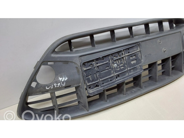 Передняя решётка Ford Fiesta 2006-2008 года 8A6J17K945AA      