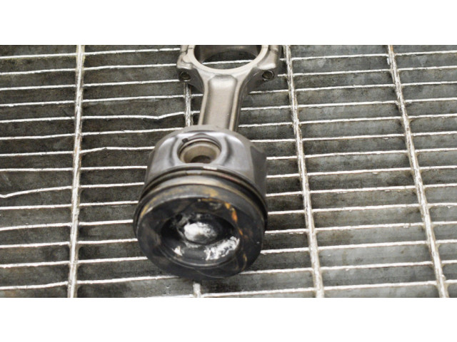 Píst 120A18001R, 7701475074   Renault Clio IV  pro naftový motor 1.5  