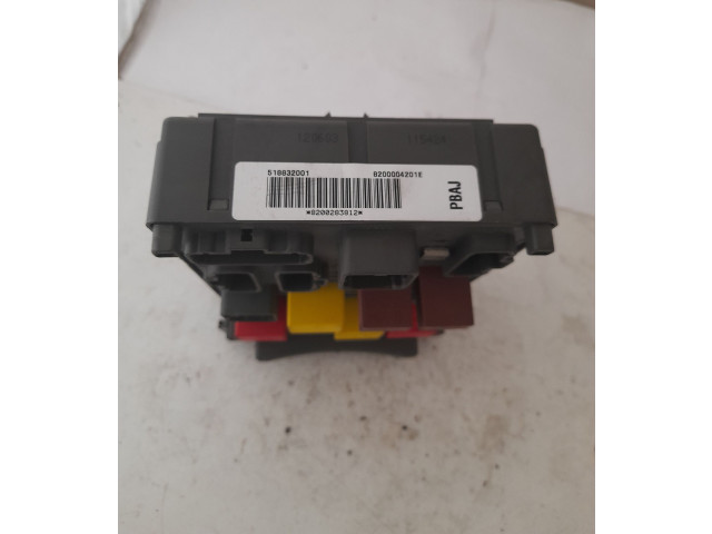 Блок предохранителей 518832001, 8200004201E   Renault Espace -  Grand espace IV    