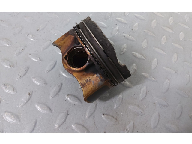 Píst 11259494399, 9494399   BMW 1 F40     