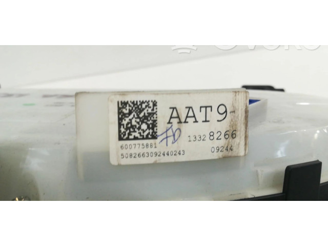 Přístrojová deska  Opel Astra J 2010 13328266  