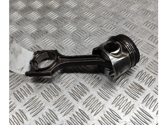 Píst 31339777, 31401216   Volvo V60     