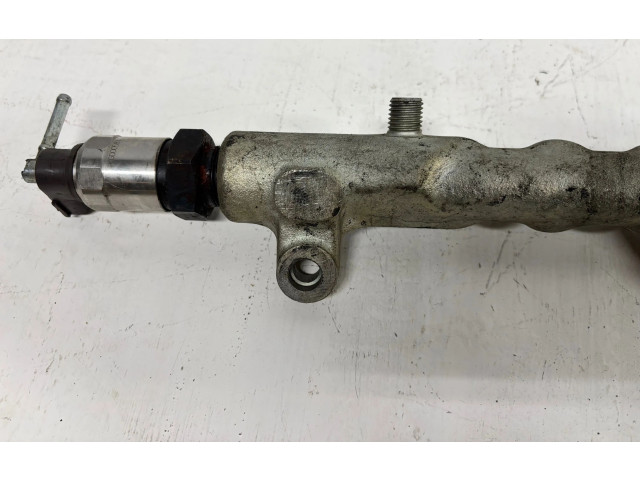 Vstřikovací lišta 8945860010, 238100R020   Toyota Auris 150     