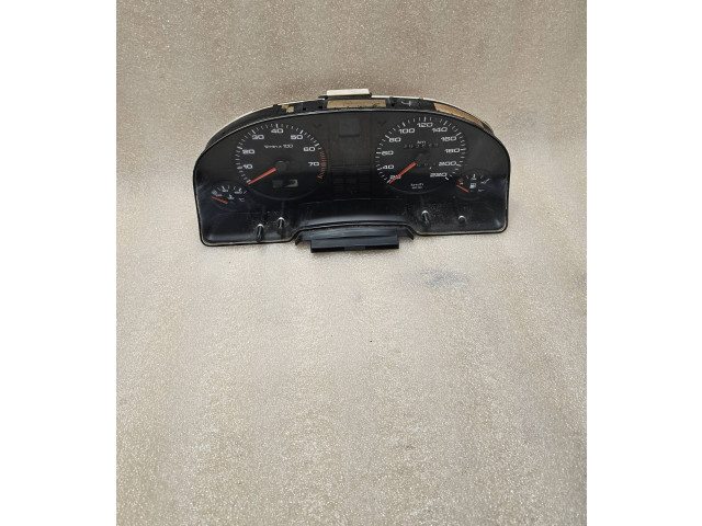 Přístrojová deska  Audi 80 90 B3 1990 88311113  