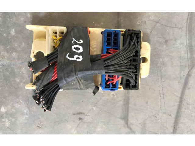 Блок управления 919722G101   KIA Magentis