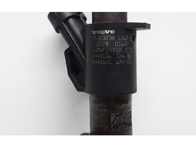 Vstřikovač 31303238, 0445116046   Volvo S60    D5204t3 