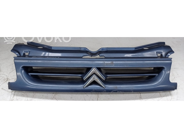 Передняя решётка Citroen Berlingo 1996-2002 года 9618254877      