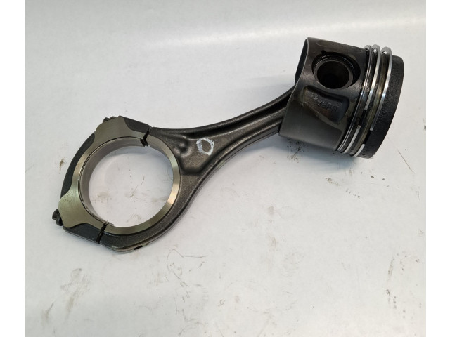 Píst A6420305220   Mercedes-Benz E W212    OM 642.836 