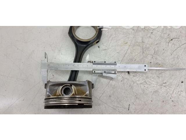  Поршень M 272.967 2730300620, 2730300820  Mercedes-Benz R W251  