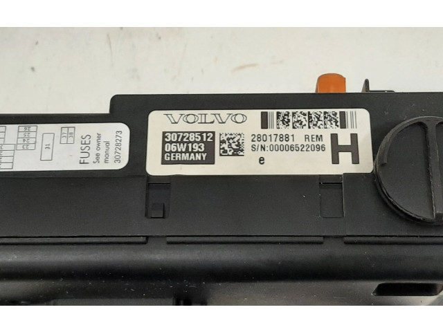   Pojistková skříňka 30728512, 28017881   Volvo V70 2004