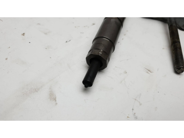 Vstřikovač 7797877   BMW 1 E82 E88  pro naftový motor 2.0 N47d20 