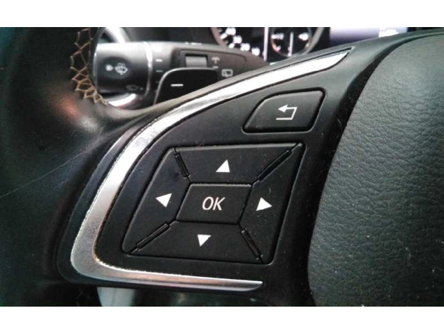 Volant Infiniti QX30 2016   