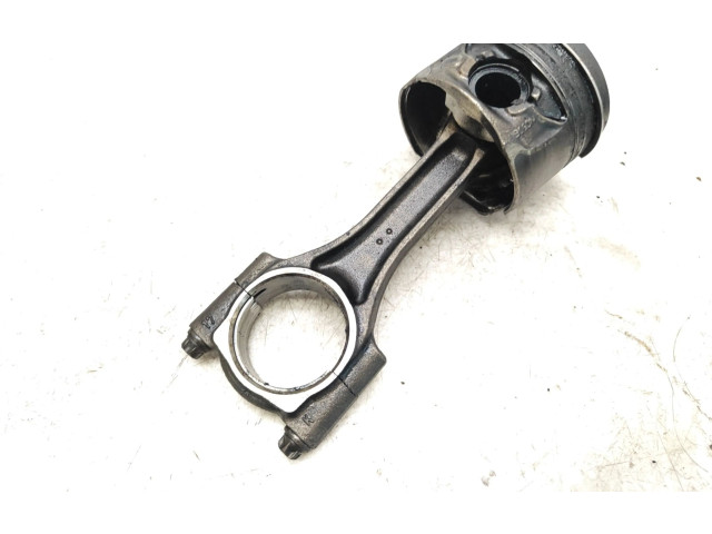 Píst N053E   BMW 1 F20 F21  pro naftový motor 1.5 B37D15 