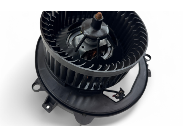 Вентилятор печки    5WC819015A, T72368C   Audi Q2 -