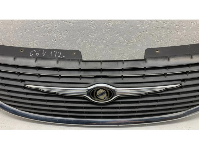 Передняя решётка Chrysler Grand Voyager IV 2001-2007 года 4857522AA      