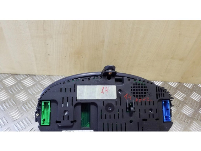 Přístrojová deska  Audi A2 2001 81117994  