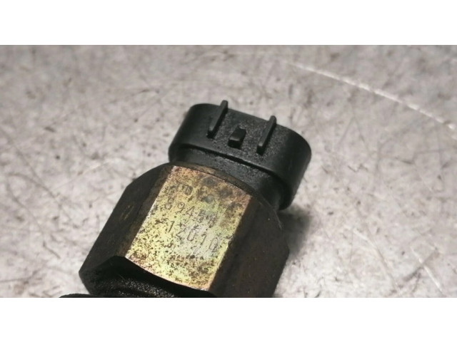 Vstřikovací lišta 8945812010   Toyota Avensis T220  pro naftový motor 2.0  