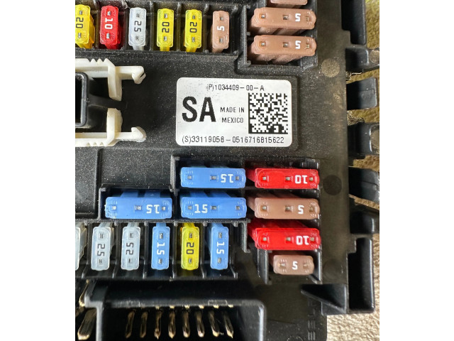   Pojistková skříňka 103440900A, 33119058   Tela Model S 2017