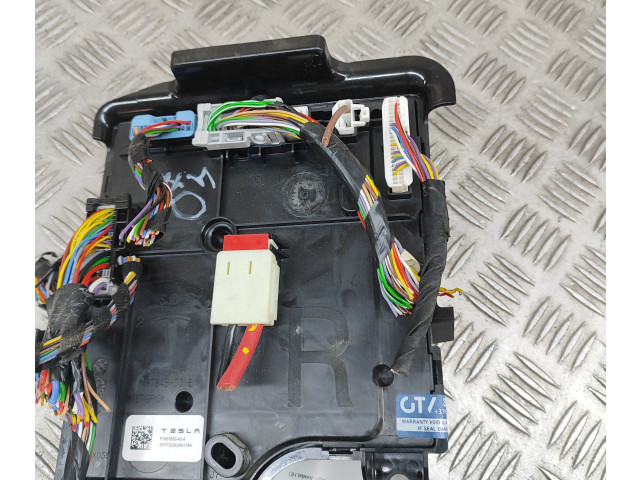 Блок комфорта 165765040A   Tesla Model Y   