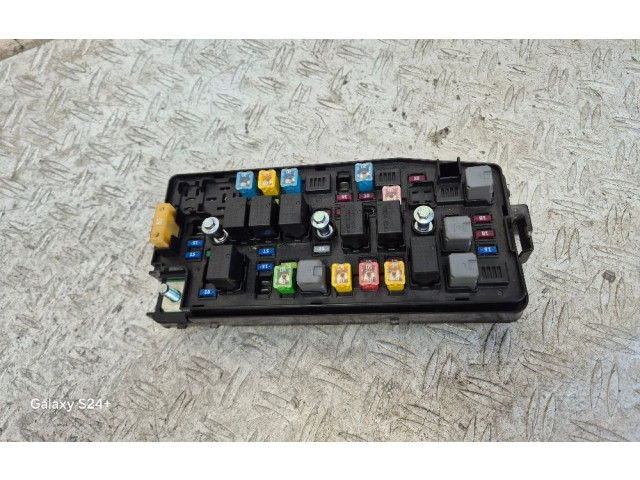 Блок предохранителей 95202894   Opel Antara    