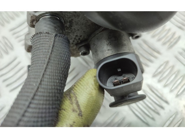 Vstřikovač 04L089B, 057130764AB   Skoda Octavia Mk3 (5E)    CLHA 