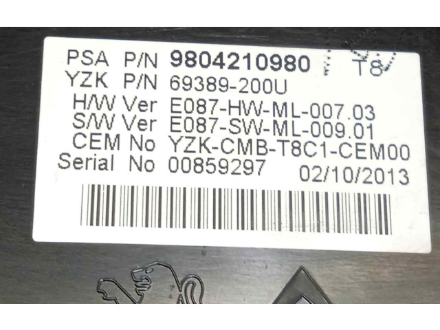 Přístrojová deska  Peugeot 5008 2013 9804210980  