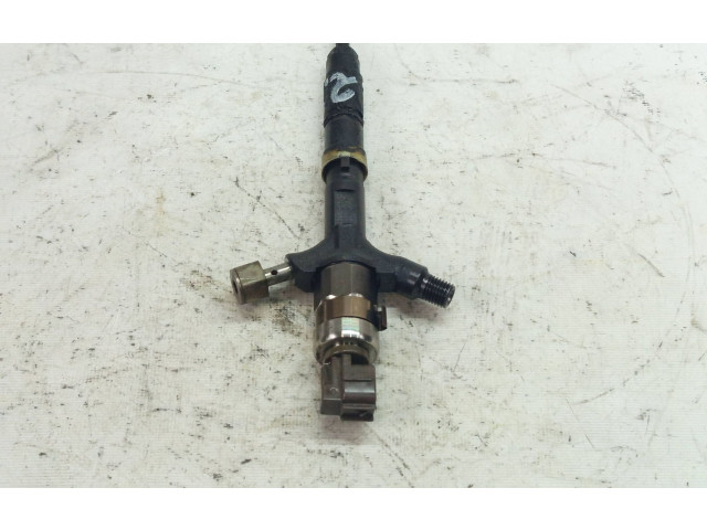 Форсунка 23670-27030    Toyota RAV 4 (XA20)   