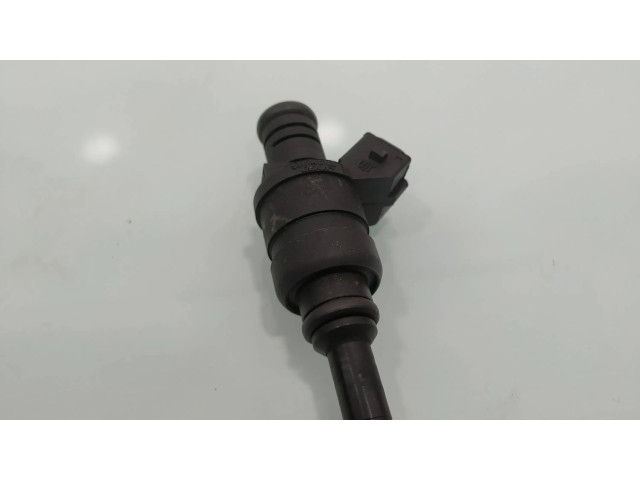Форсунка 1427240    BMW X3 E83 для бензинового двигателя  2.2