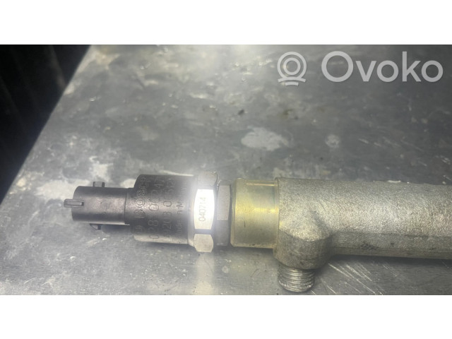 Vstřikovací lišta 0281002475, 49203005121   BMW 5 E39  pro naftový motor 2.9  