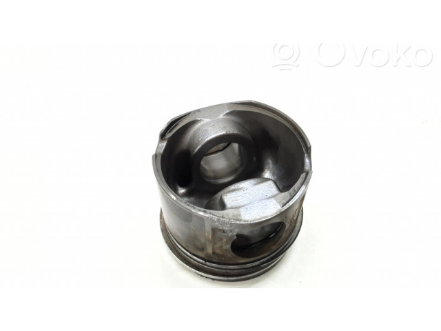 Píst 8487E   BMW 3 E90 E91  pro naftový motor 2.0  