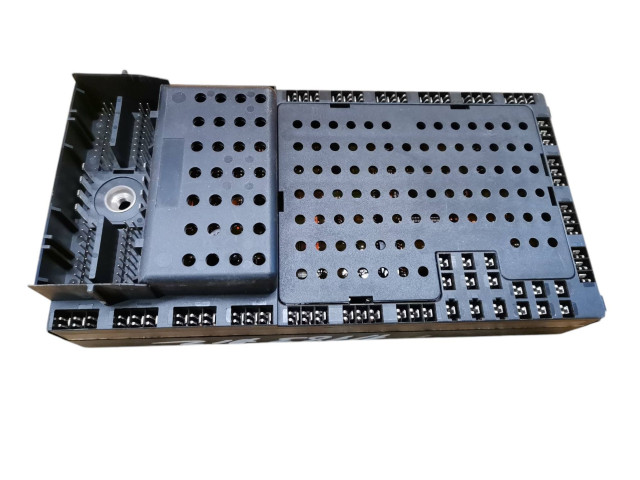   Pojistková skříňka 08679899, 08696098   Volvo V70 2002