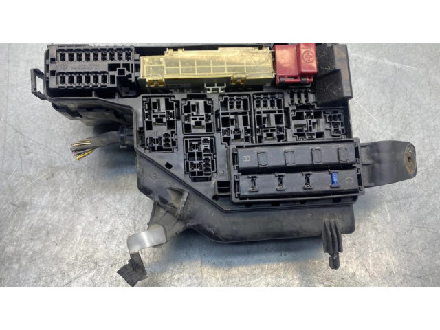 Блок предохранителей  3949   Toyota Prius (NHW20)    