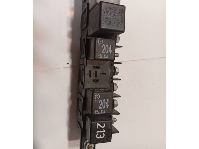   Pojistková skříňka 4A0941822, 896046   Audi A6 S6 C5 4B 1999