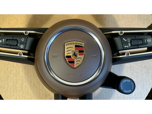 Volant Porsche 911 992 2022   