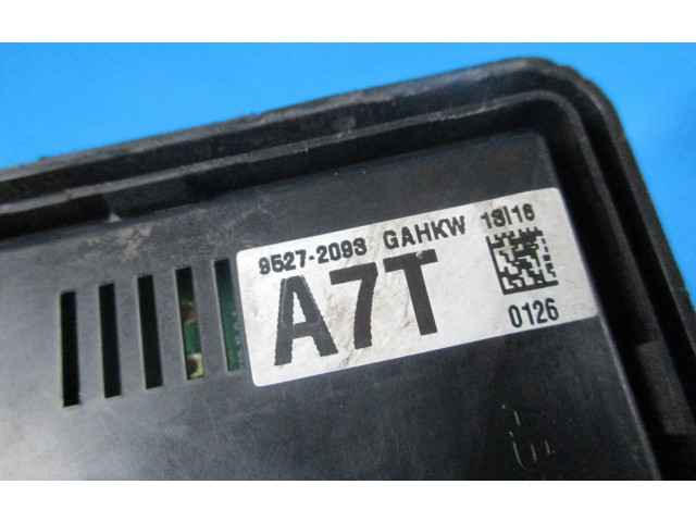 Блок предохранителей  95272093, 0126   Chevrolet Spark    