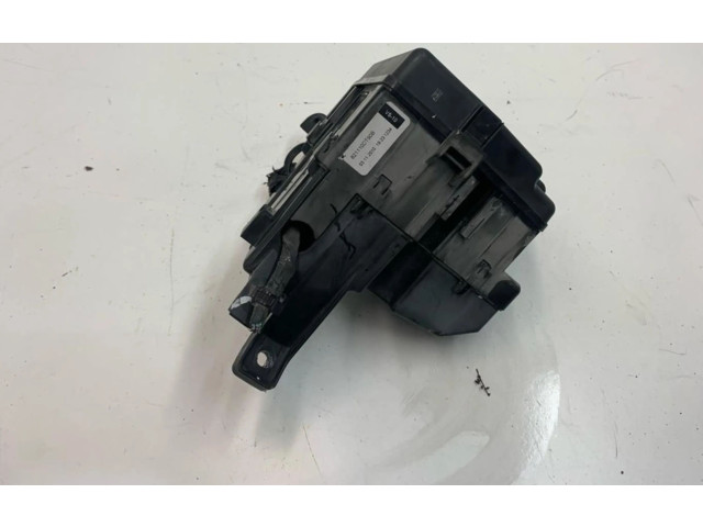   Pojistková skříňka 8266252301   Toyota Yaris 2011