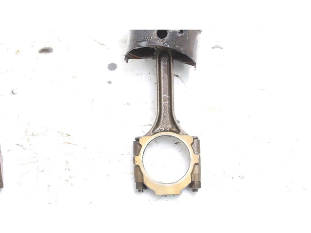 Píst MD334468, MD334468   Mitsubishi Pajero Sport I    6G74 