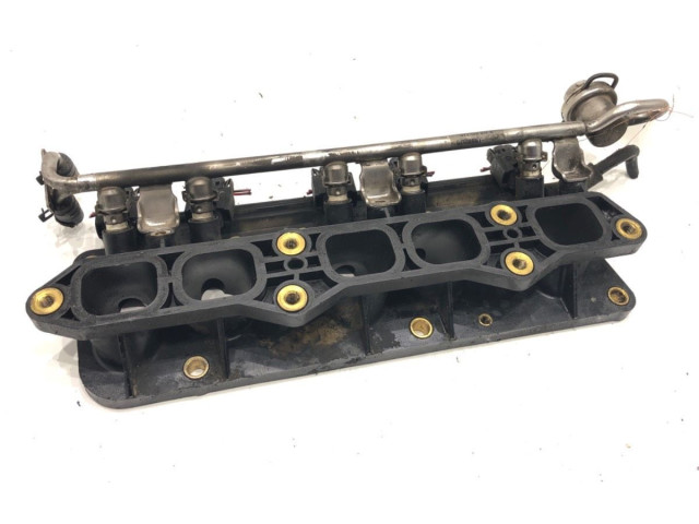 Топливная рампа 071133317A   Volkswagen Bora  