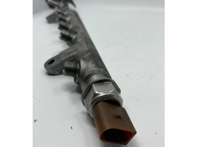 Топливная рампа 03L130089   Audi A3 S3 8P   для двигателя CBAB