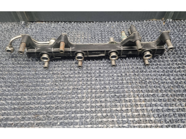 Топливная рампа 06D133317F   Audi A3 S3 8P  