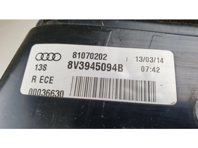 Задний фонарь правый 8V3945094B    Audi A3 S3 8V   2013-2019 года