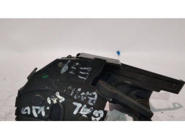 Zámek zadních dveří 118384069   BMW 5 E39 2000