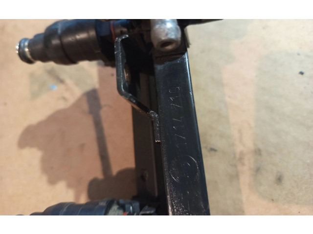 Vstřikovací lišta 1714710   BMW 3 E30  pro benzínový motor 2.0  